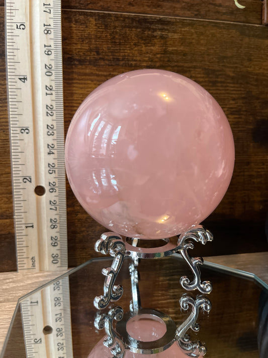 Rose Quartz Sphere. (no stand)